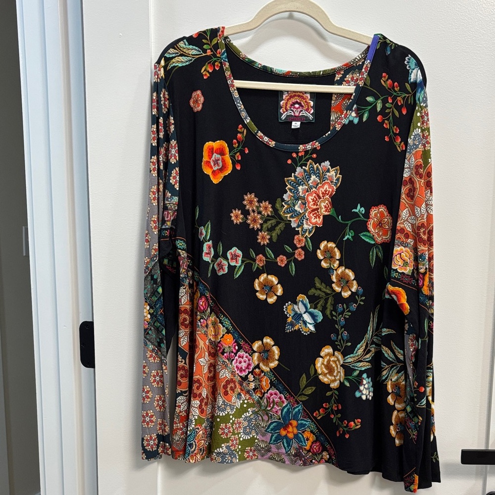 Johnny Was XL Long Sleeve Floral knit Top - Black Multicolor Round Neck
